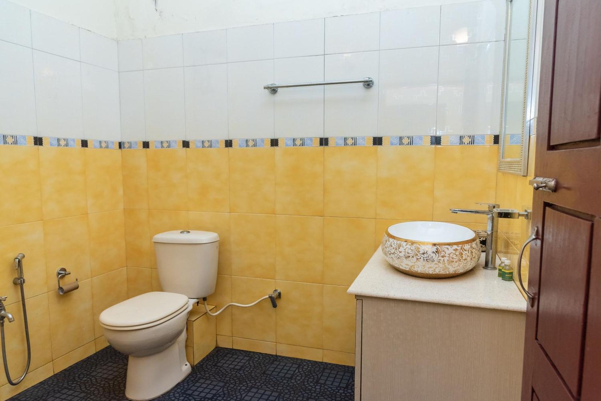 לינה וארוחת בוקר גווהטי The Urban Grandeur 1 מראה חיצוני תמונה